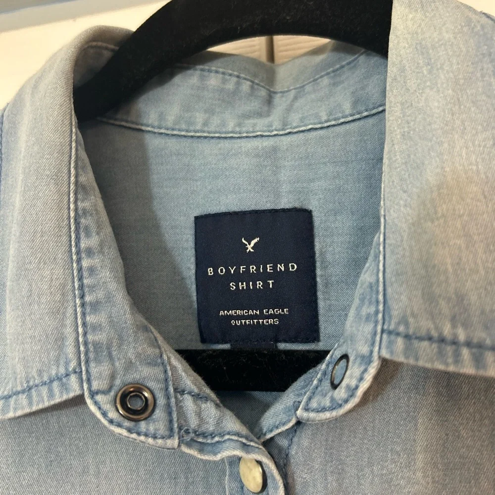 American Eagle Outfitters Boyfriend Denim Button Up Shirt Women’s Chambray M - Picture 3 of 7